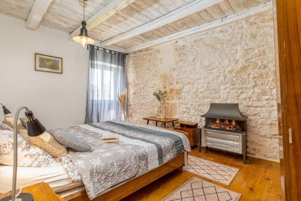 Casa Di Pietra Matelici Vila Divšići Exterior foto