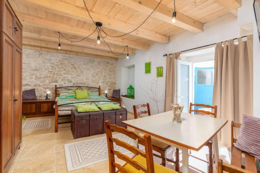Casa Di Pietra Matelici Vila Divšići Exterior foto