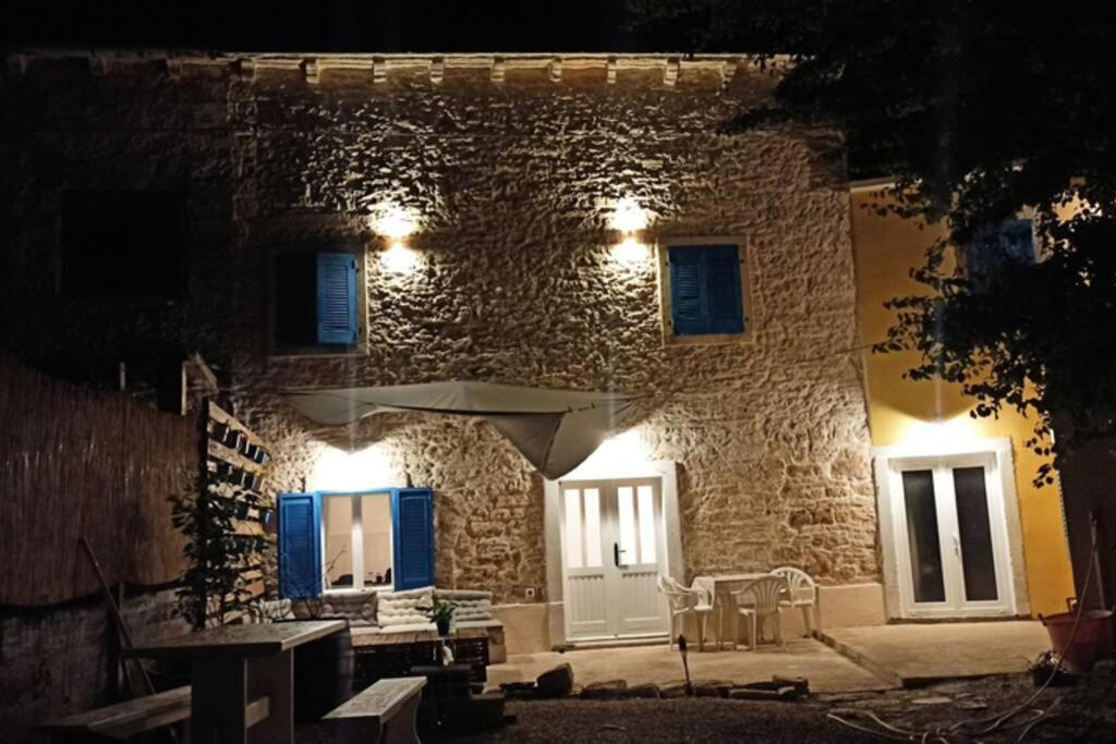 Casa Di Pietra Matelici Vila Divšići Exterior foto