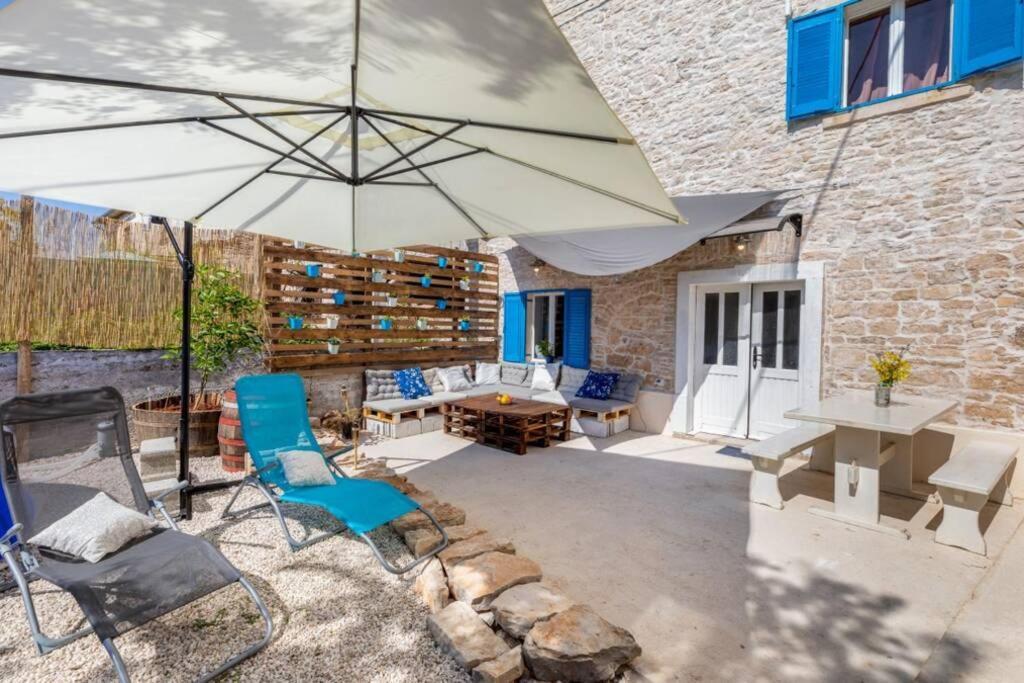 Casa Di Pietra Matelici Vila Divšići Exterior foto